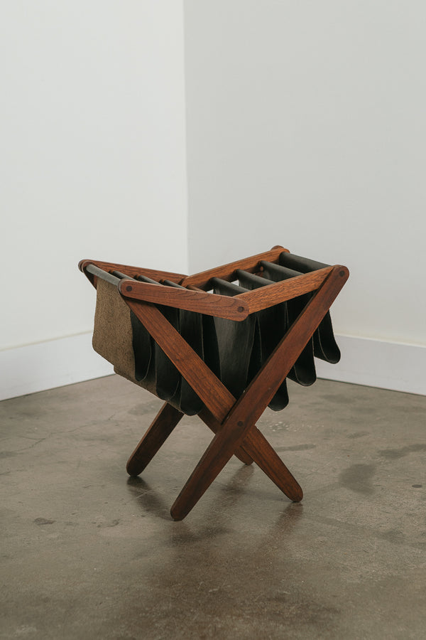 Expandable Magazine Stand