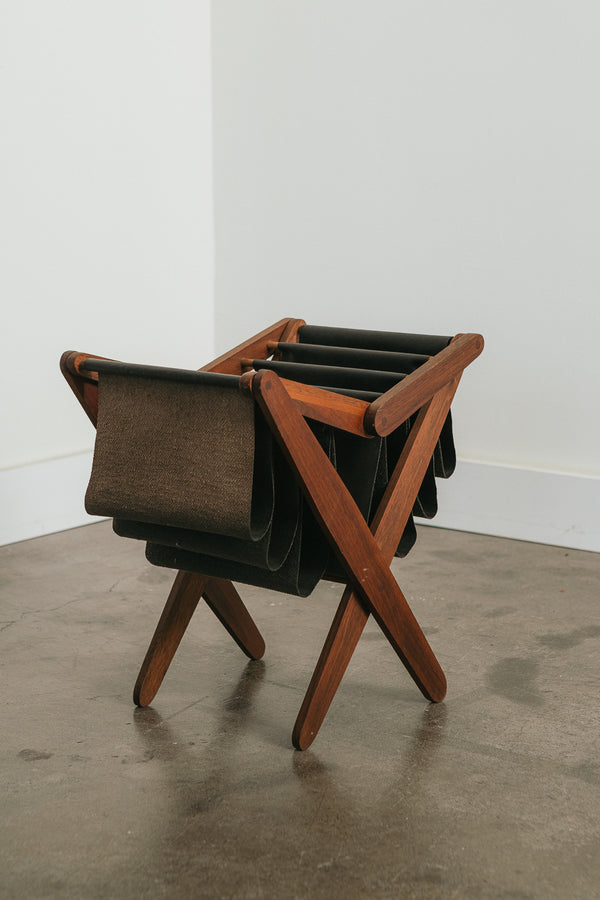 Expandable Magazine Stand
