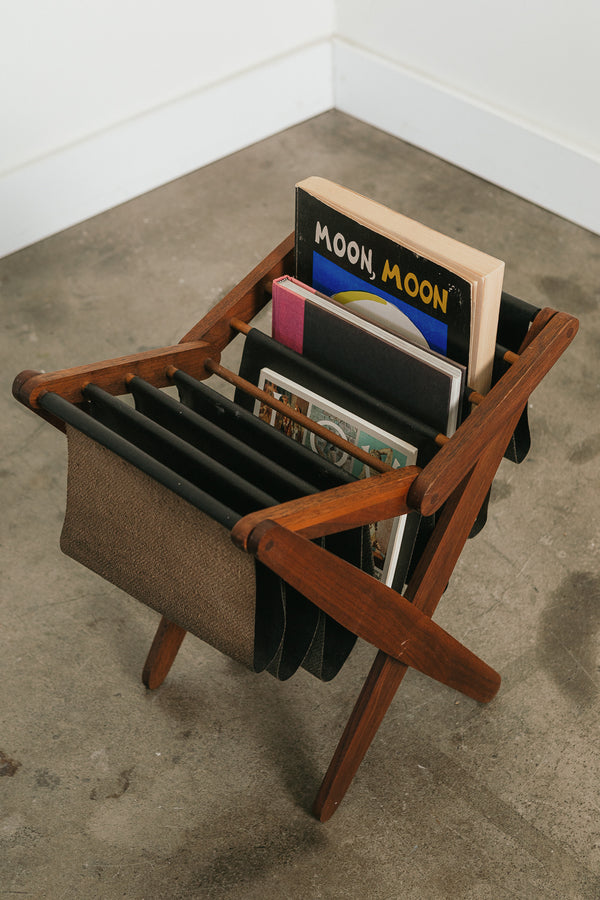 Expandable Magazine Stand