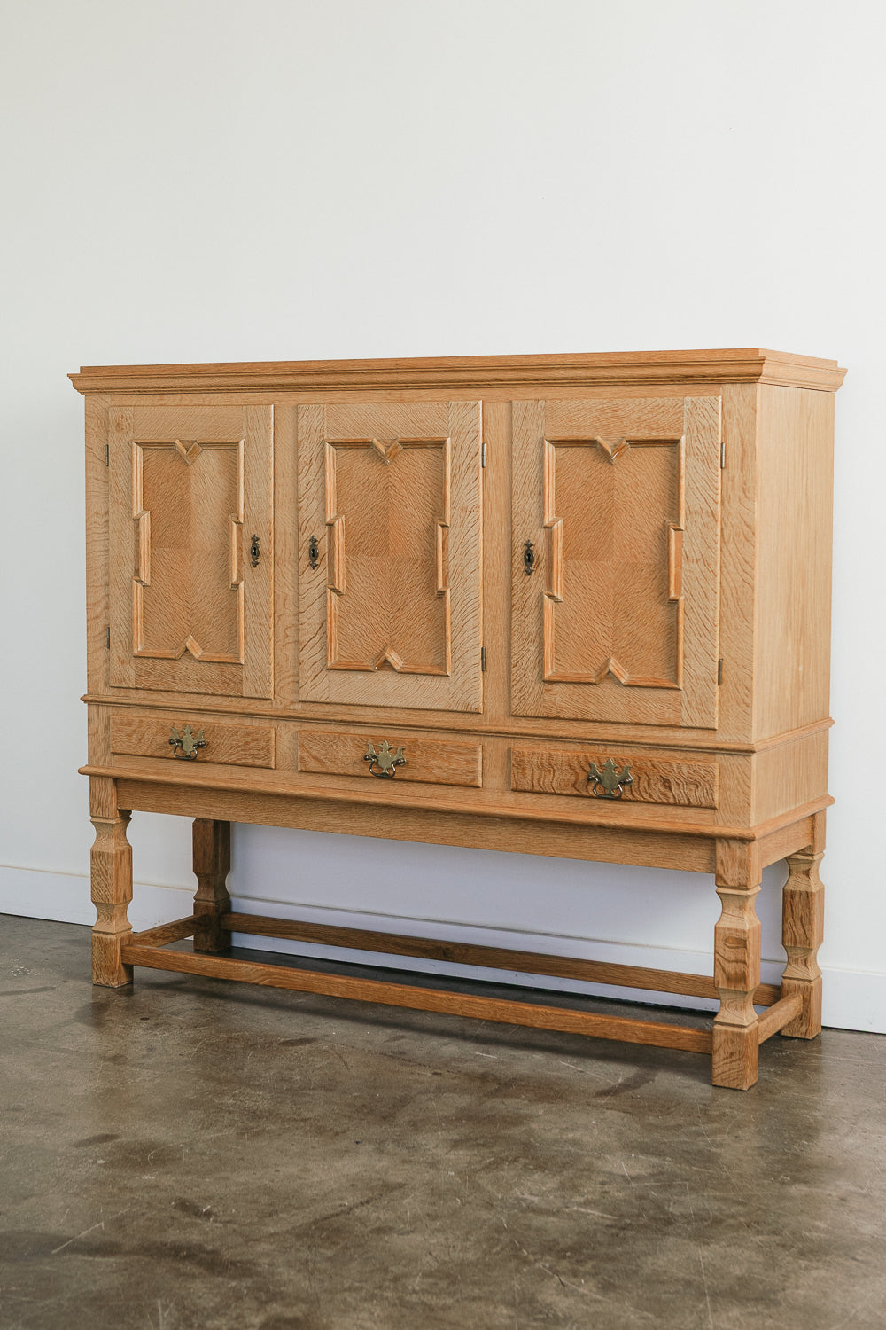Henning Kjaernulf Sideboard