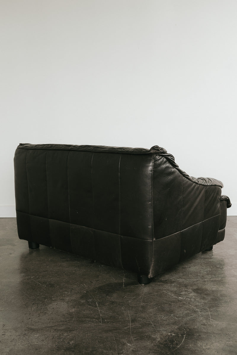 POMO Italian Loveseat