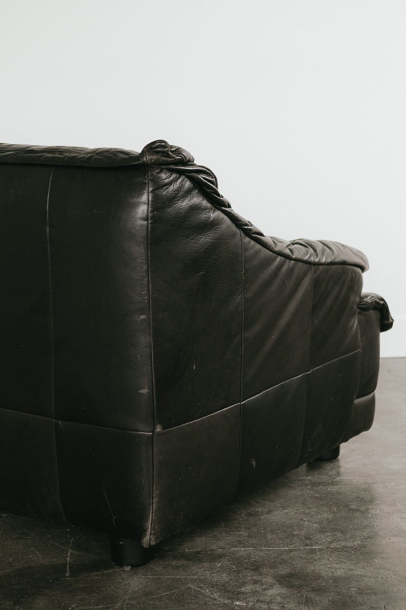 POMO Italian Loveseat
