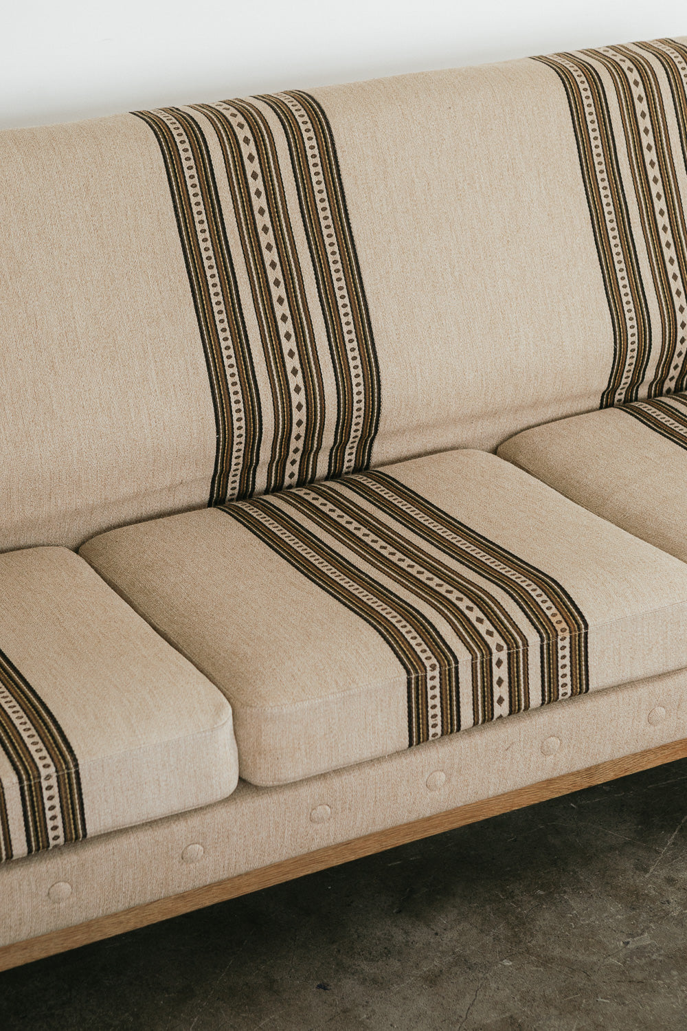 Henning Kjaernulf Sofa