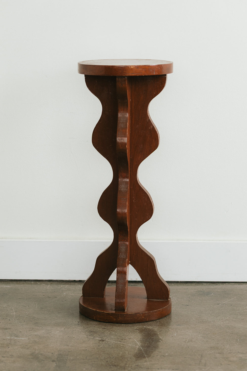 Squiggly Pedestal